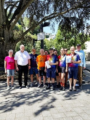Gruppenbild von der Stadtradeln Siegerehrung 2026. (Bild: Stadt Altena) Gruppenbild von der Siegerehrung der Aktion Stadtradeln 2026.